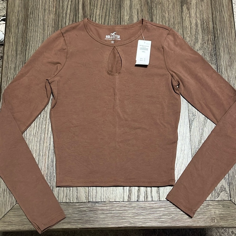 Hollister Long Sleeve Tee. Size S. NWT